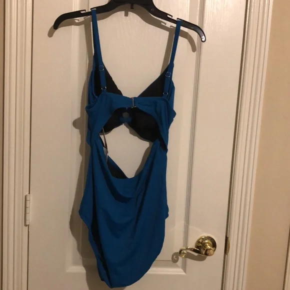 NWT ONE PIECE SWIMSUIT BIKINI. SIZE L (12 - 14 ) - Picture 3 of 4
